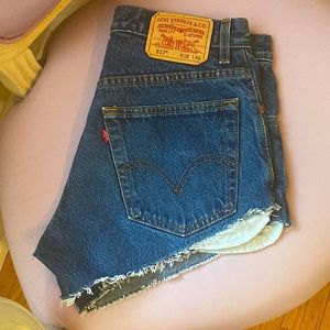 UO urban outfitters Renewals Levi’s Cutoff Denim Jean Shorts 31 32